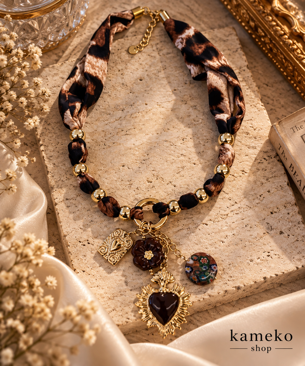 Collar Amor Salvaje | Animal Print con Corazón y Dijes Dorados | Collar Mujer
