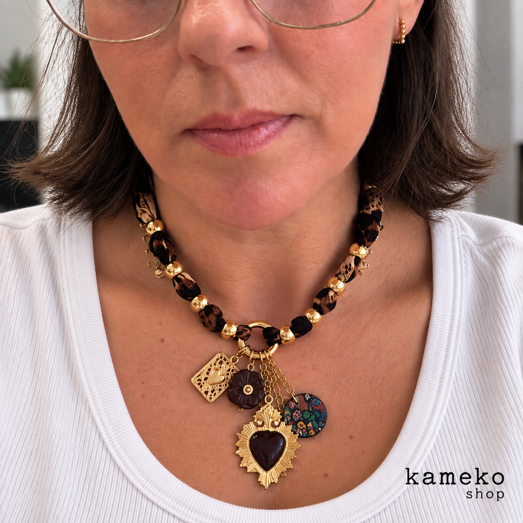 Collar Amor Salvaje | Animal Print con Corazón y Dijes Dorados | Collar Mujer