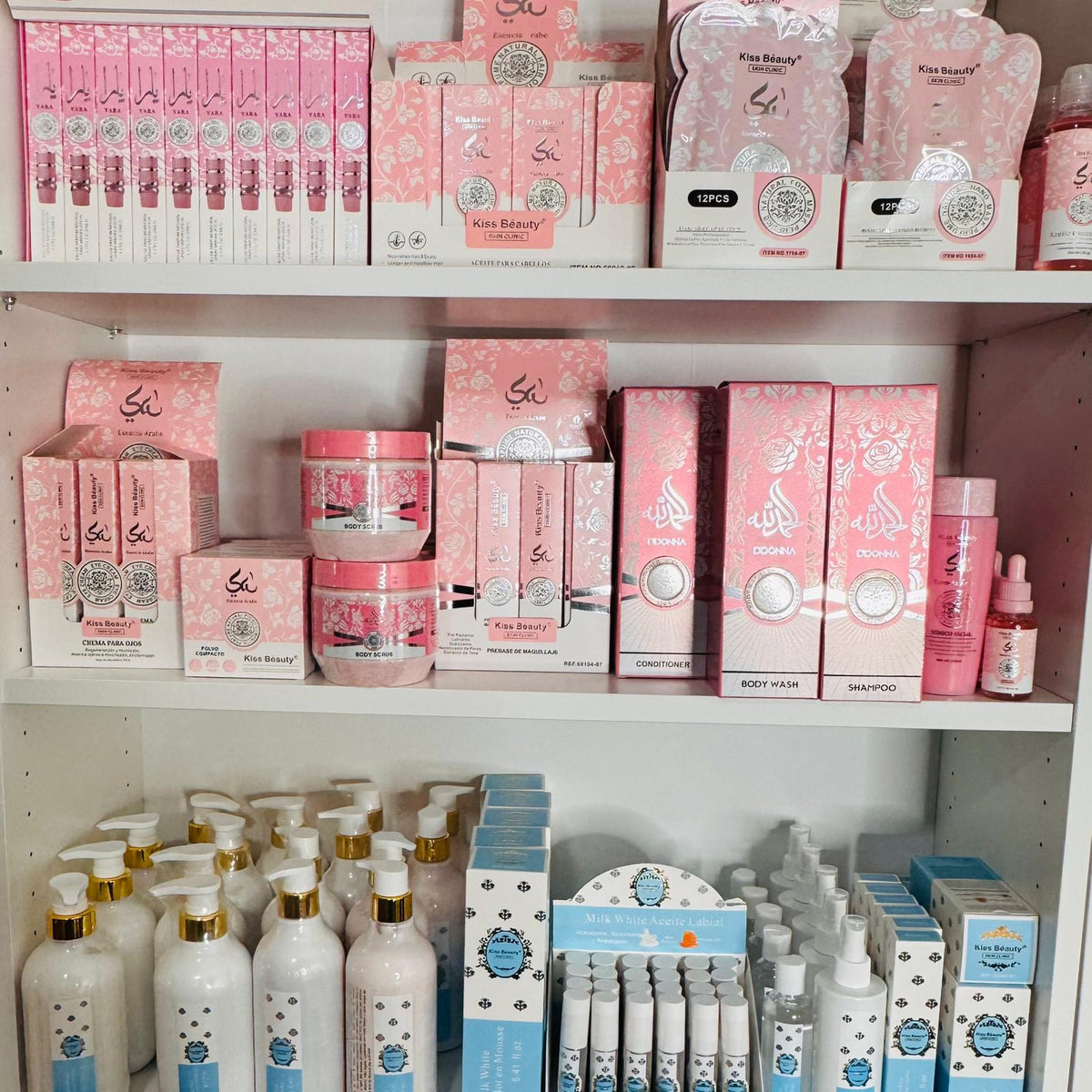 Caja de Belleza con Esencia Árabe – 7 Productos de Cuidado Facial y Corporal (champú, mascarilla, sérum, exfoliante, contorno, aceite labial, perfume mini y similares)